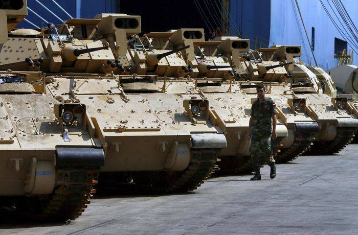 アメリカはレバノン軍に8台のM2A2ブラッドリー歩兵戦闘車を譲渡した
