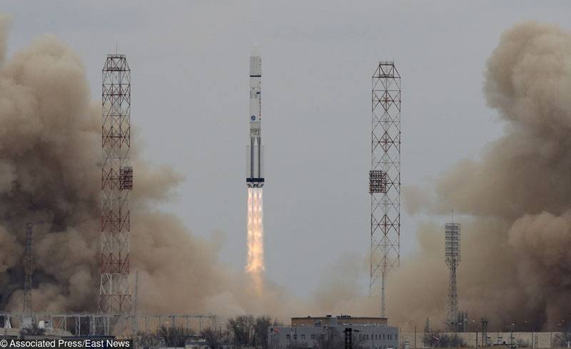 Proton-M with a military vehicle launched from Baikonur