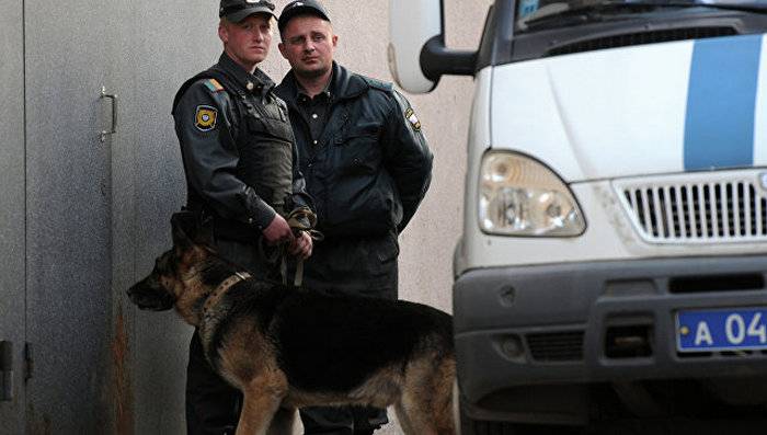 In Surgut griff ein Unbekannter Passanten mit einem Messer an