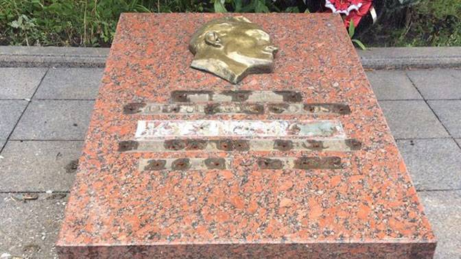 In Lviv looted the grave of the legendary scout Nikolai Kuznetsov