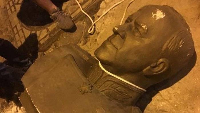 A Odessa, ruppe il busto del maresciallo Zhukov