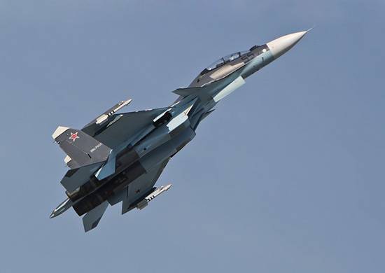 Su-30SM के चालक दल ने ZVO में युद्धाभ्यास पर सशर्त दुश्मन के विमान "दुनिया को मजबूर" किया