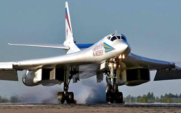 Supersonic bomber Tu-160 "White Swan". Infographics