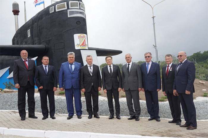Vladivostok yakınlarında açılan Pasifik Filosunun nükleer denizaltılarına anıt