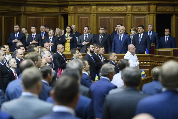 Киев намерен объявить КПП в Крыму гуманитарными коридорами