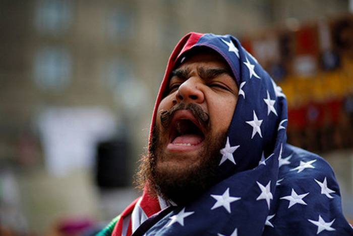 Media: Venäjä järjesti siirtolaisten vastaisia ​​mielenosoituksia Yhdysvalloissa