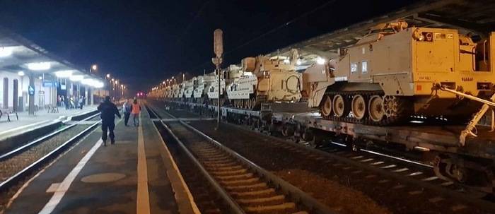 עשרה טנקים של צבא ארה"ב ניזוקו בעת הובלה ברכבת בפולין