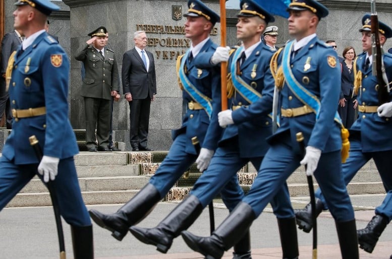 O jumătate de miliard de dolari pentru armele defensive americane: Poroșenko va elibera Donbass