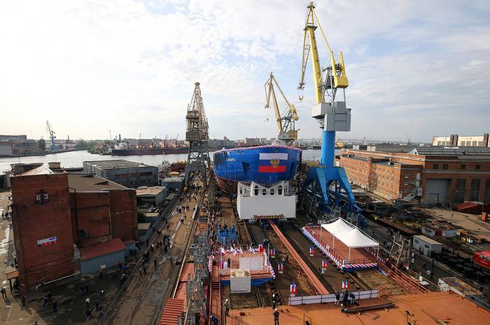 Первый в серии атомный ледокол "Сибирь" спущен на воду в Петербурге