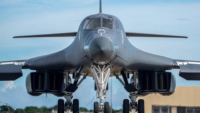 Medios: La Fuerza Aérea de los Estados Unidos durante el sobrevuelo de la RPDC se acercó a la base de submarinos en Sinpo