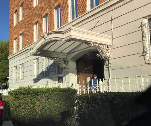 Representanter för de amerikanska underrättelsetjänsterna gick in i byggnaden av det ryska konsulatet i San Francisco