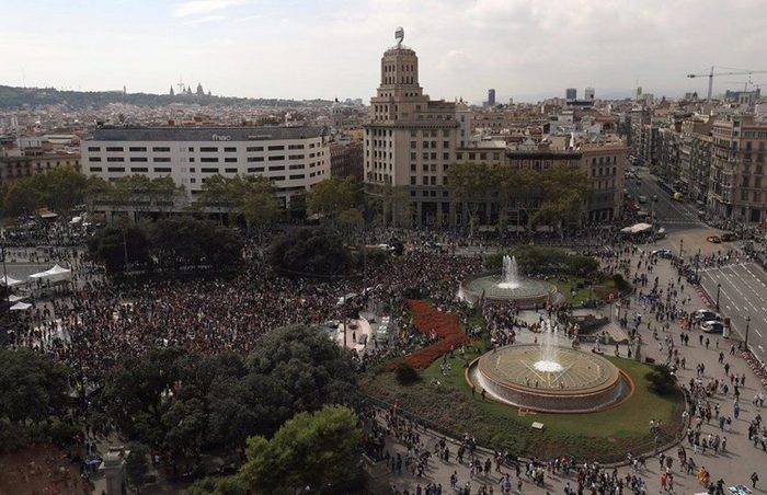 Thousands of rallies against police action taking place in Barcelona