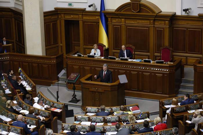 Media: Poroshenko intends to freeze the law on the special status of Donbass