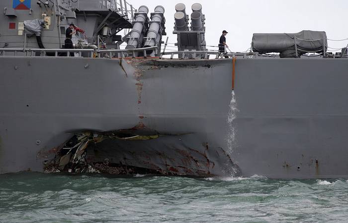 Amerikanska marinens jagare John S. McCain lämnade hamnen i Singapore efter olyckan