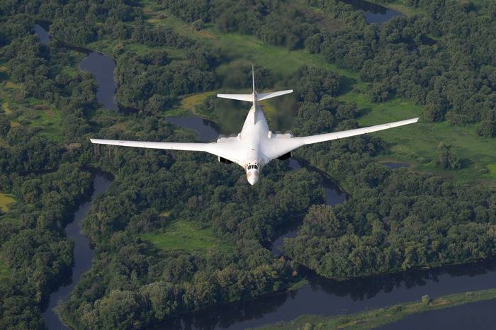 Tyska medier jämförde den ryska Tu-160 "White Swan" och den amerikanska B1-B