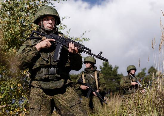 O Ministério da Defesa verificará o treinamento de combate de militares no Extremo Oriente e na Abkházia