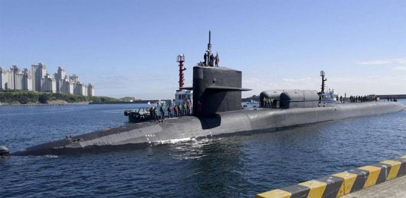 One of the largest US submarines entered the South Korean port