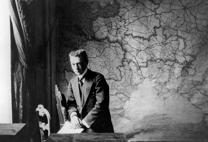 «Инсценировка настоящего парламента»