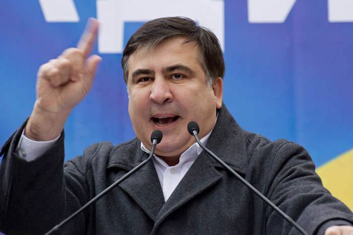 Saakashvili Ukrayna'yı “çürümeden” kurtulmaya çağırıyor