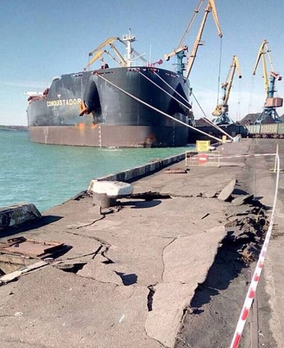 Carvão "Conquistador" bateu no cais do porto de Odessa