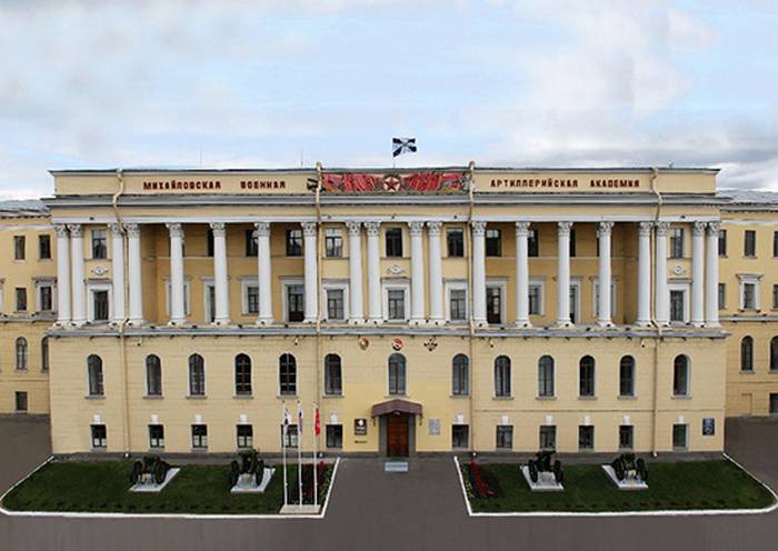 Mikhailovsky Military Artillery Academy condurrà la prima laurea a pieno titolo di ufficiali dopo una pausa di tre anni