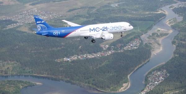 MC-21-300进行了6小时的直飞航班