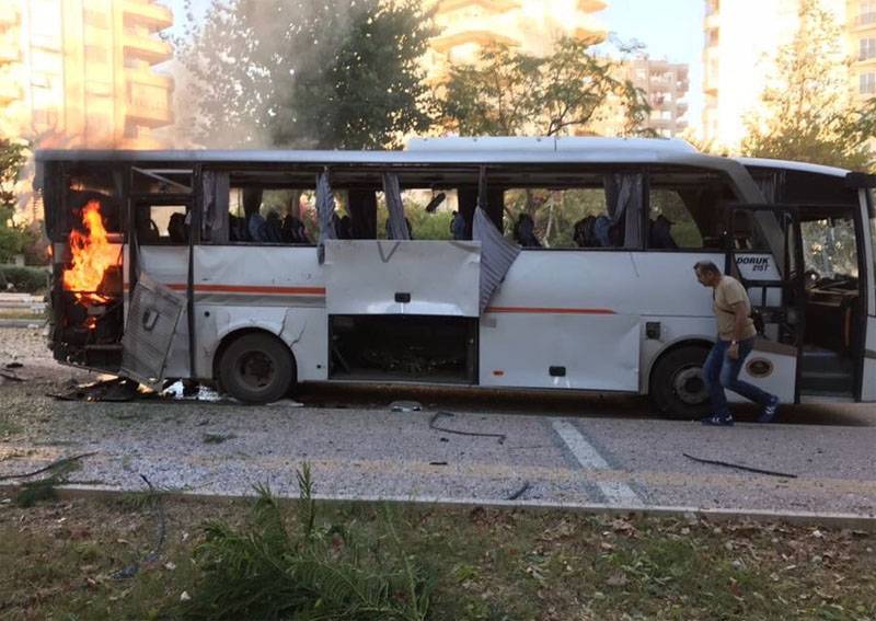 Explosão no ônibus da polícia na Turquia