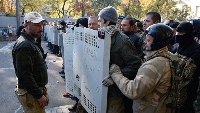 "Right Sector" ha dichiarato la prontezza a prendere d'assalto il Verkhovna Rada