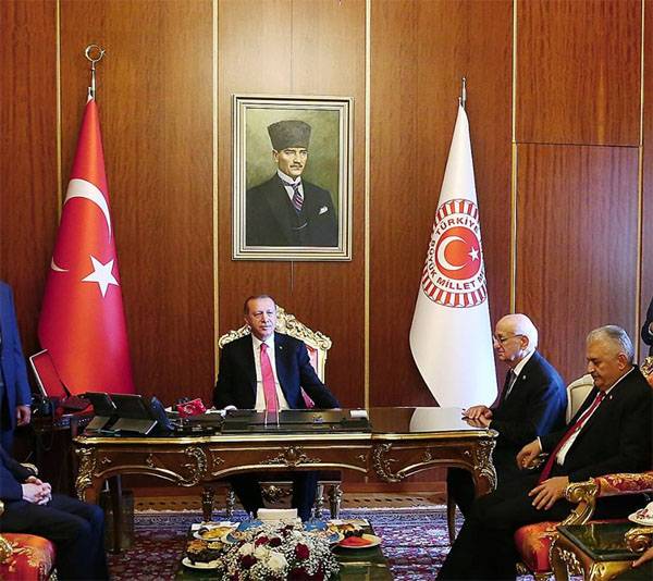 Erdogan ha invitato i paesi islamici del G8 ad abbandonare il dollaro e l'euro nel commercio