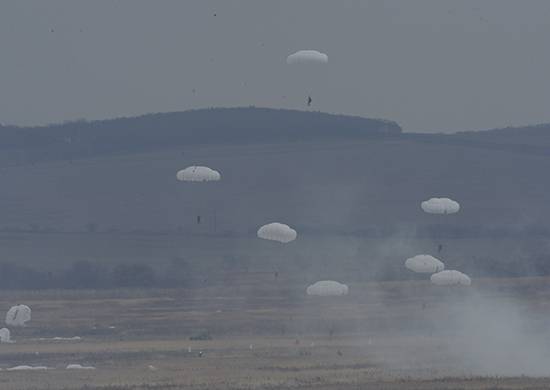 「クロスボウ」と D-10 は空挺部隊が沿海州の模擬敵の飛行場を占領するのにどのように役立ったか