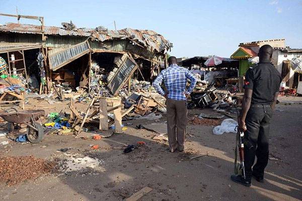 A Nigéria foi "avisada" por ataques terroristas de que é impossível reduzir a dependência do dólar?