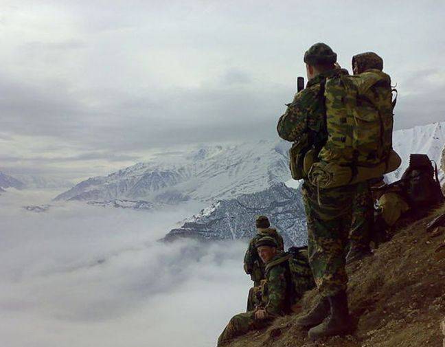 Russian special forces climb the mountains