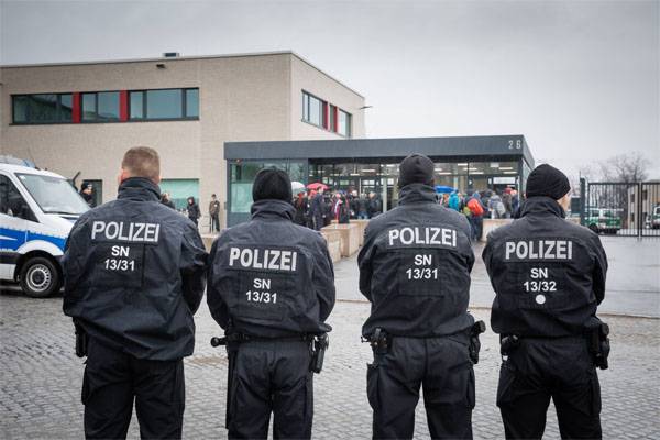 FBI Kontrollü Yapısı: DAEŞ militanları binlerce kişiye Avrupa'ya geri döndü