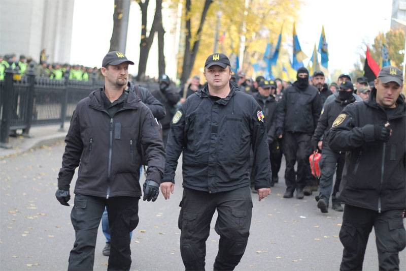 Ukrainisches nationales Bataillon "Donbass" hat gedrängt, das "ATO" zu verlassen und nach Kiew zu ziehen