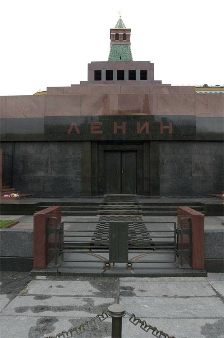 A deputy from the Liberal Democratic Party: We need to rebuild both Lenin and Stalin ...