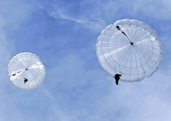 Hasta el final del año, las Fuerzas Aerotransportadas recibirán 10 miles de nuevos paracaídas.