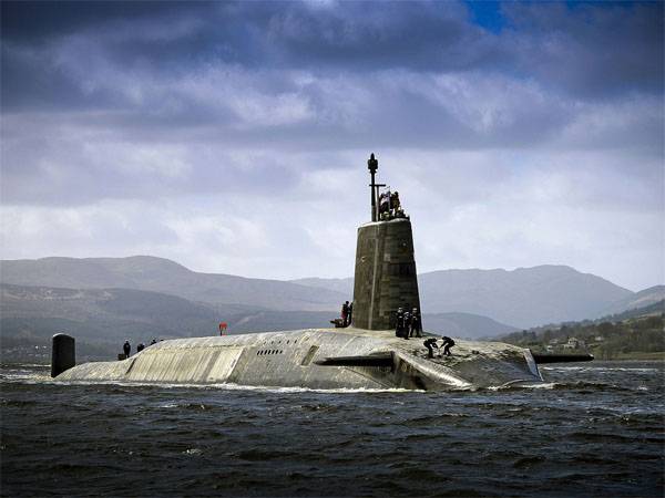 Tripulação de um submarino nuclear britânico encenou orgias sexuais com uso de drogas