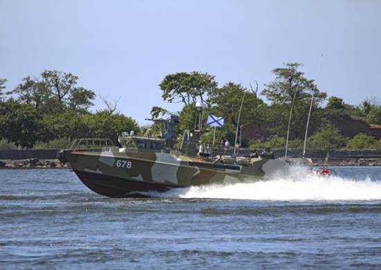 Flota del Báltico llena con un nuevo barco patrullero