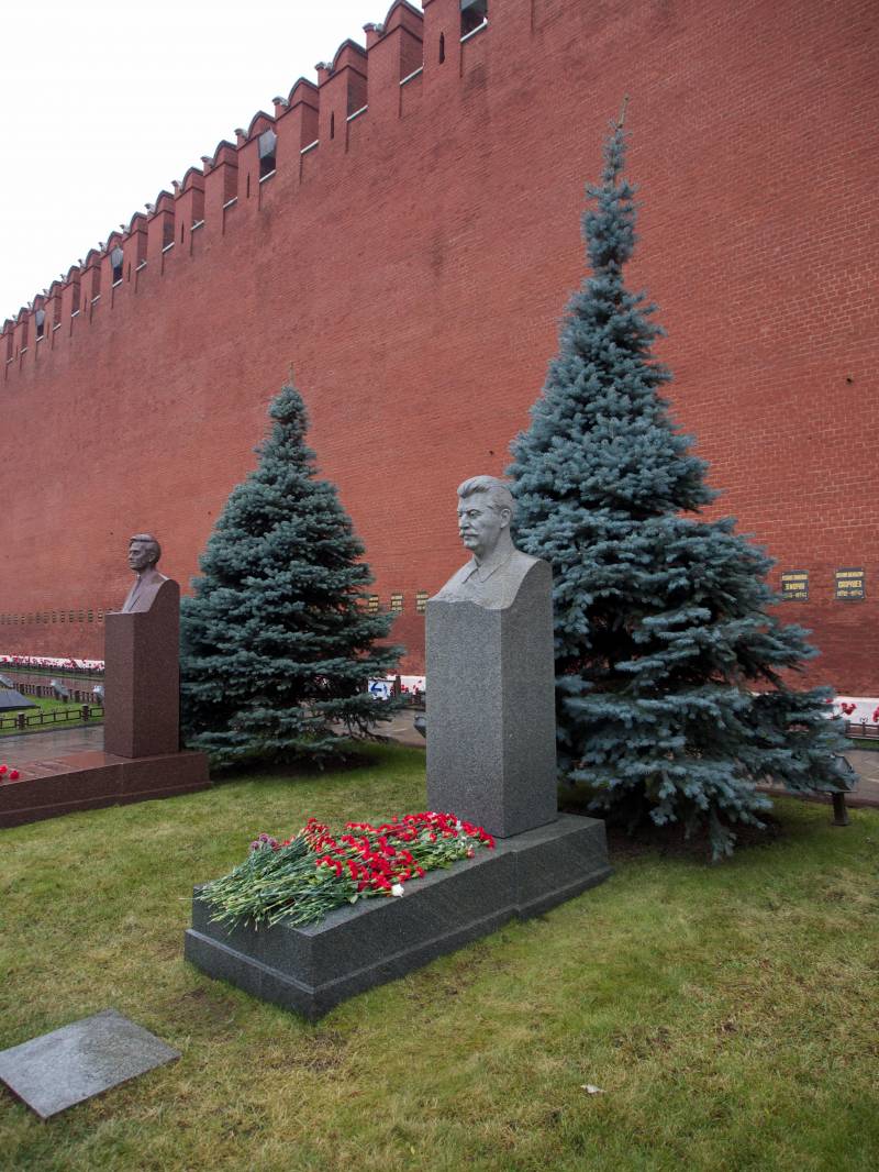Сталин в Кремле в мавзолее