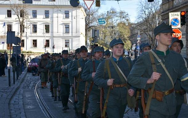 ¿Por qué el Ministro de Asuntos Exteriores polaco se volvió frente a la entrada del Museo de Lviv?