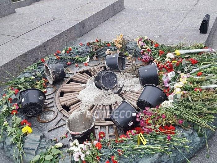 Cement poured into the Eternal Flame memorial in Kiev