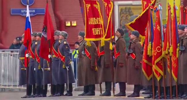 No Dia da Glória Militar da Rússia, uma marcha solene aconteceu na Praça Vermelha