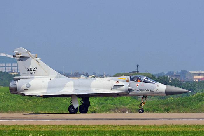 Taiwan Air Force fighter fell into the sea north of the island