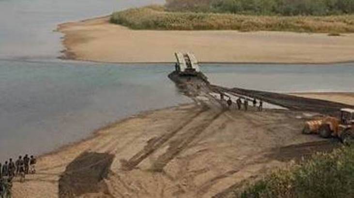 Pela primeira vez, o exército sírio instalou um veículo de lançamento de uma ponte de tanques.