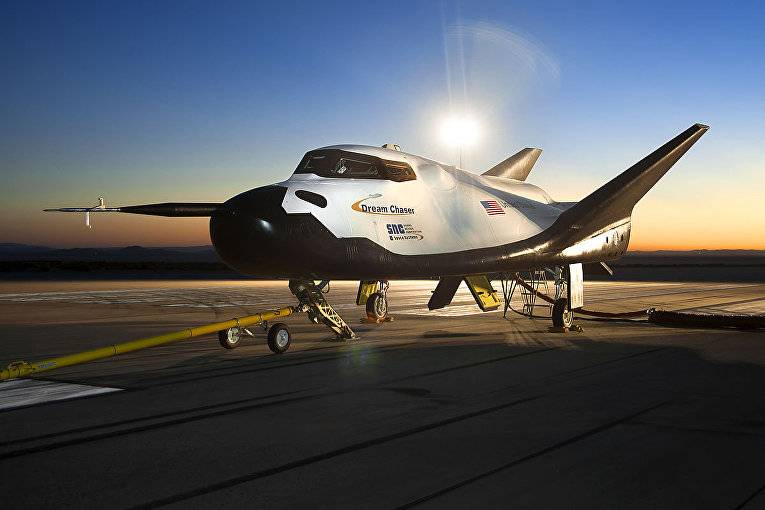 Aux États-Unis, a testé avec succès la navette Dream Chaser