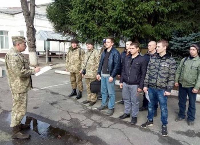 L'Ucraina ha ospitato il secondo bando per gli ufficiali di riserva che si sono laureati in dipartimenti militari