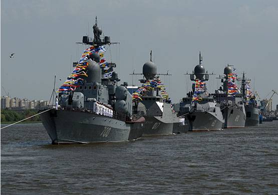 ロシア海軍のカスピアン小艦隊が295記念日を祝う