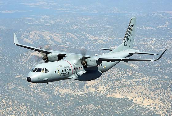 Emirados Árabes Unidos comprou cinco aeronaves de transporte C-295