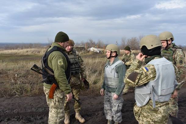 Amerikan askeri heyeti Donbass'a geldi