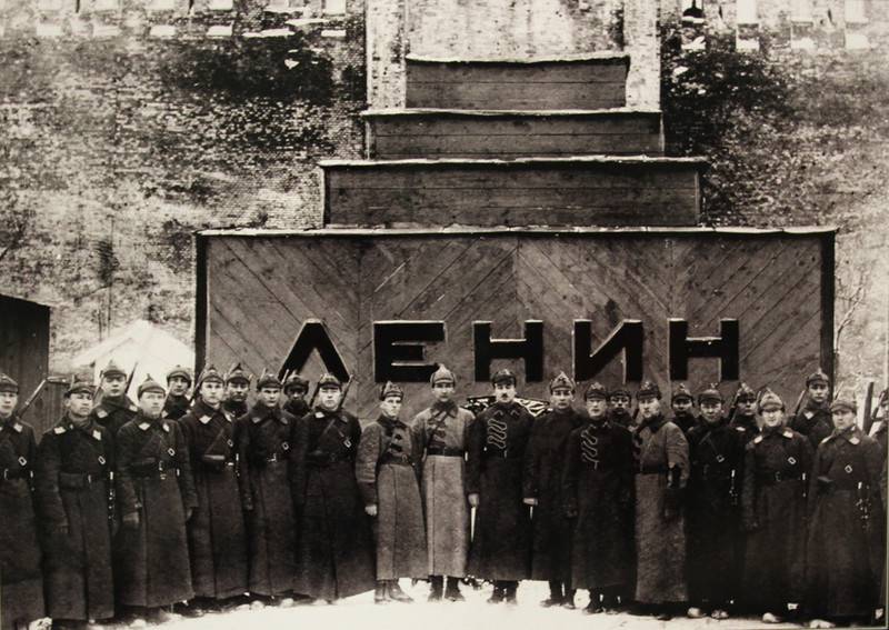 블라디미르 레닌. 죽은 후에 죽이십시오.